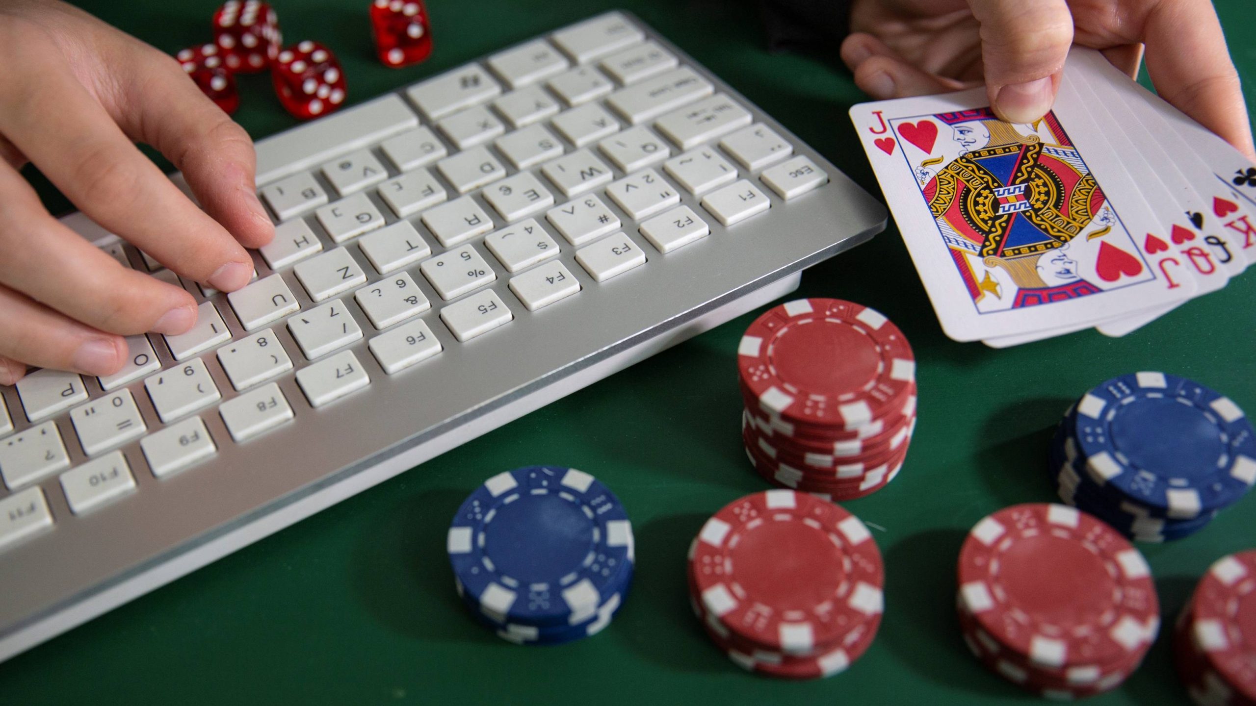 Unveiling the World of Online Gambling: A Deep Dive into the Hearts of Enthusiasts